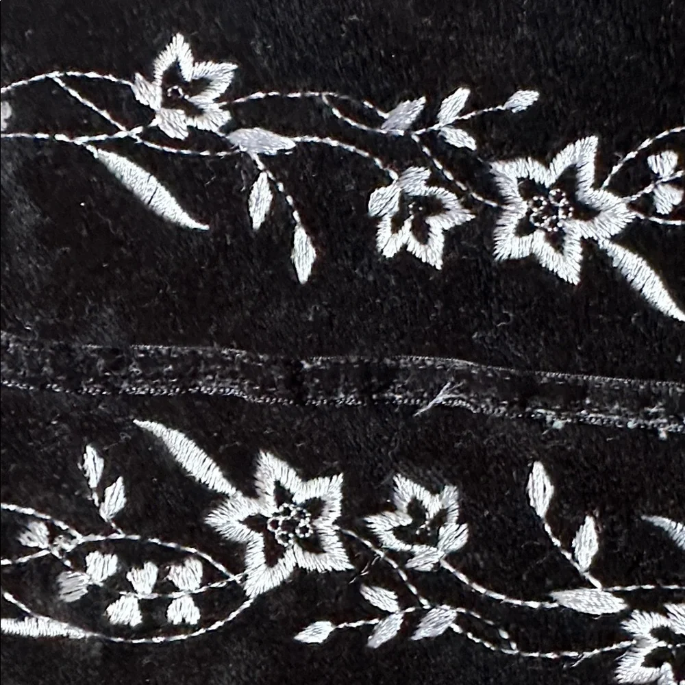 Old Navy Girls Black Velvet Dress with White Floral Embroidery size 4‎